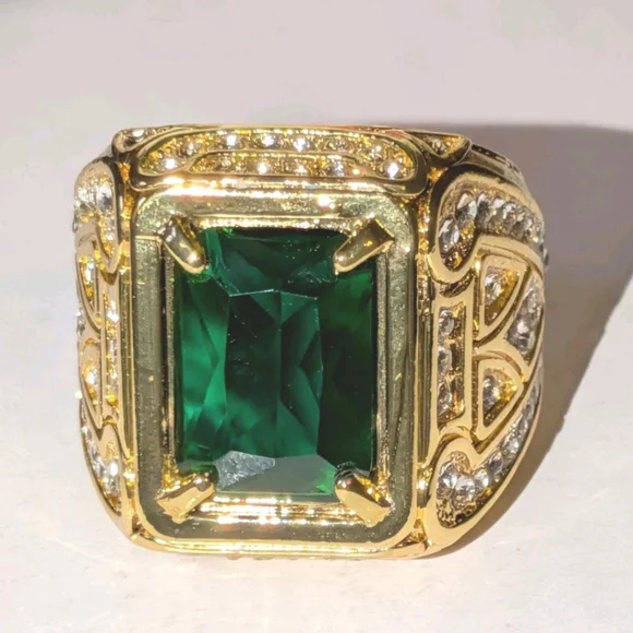 Elegant Green and Gold mens Ring Sz 13